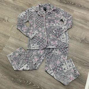 Laura Ashley winter pajama set size small